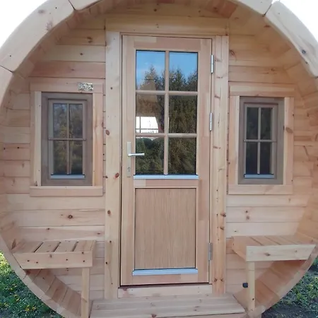 Schlaffass Und Hütte Mit Teich Klöch